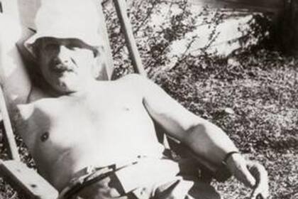 Einstein disfrutaba de los descansos y de fumar pipa.