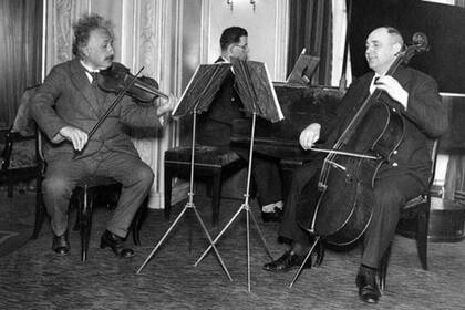 Einstein disfrutaba de tocar el violín tanto como la investigación científica.