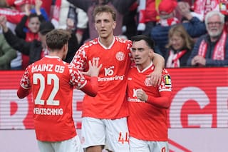 Eintracht Frankfurt deja fuera a Götze y pierde 2-1 el derbi ante Mainz