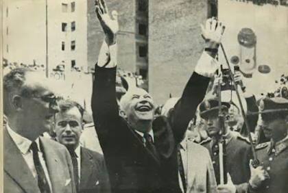 Eisenhower saluda a los marplatenses
