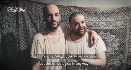 Eitan Horn (der) junto a su hermano, el día anterior a la liberación de Iair