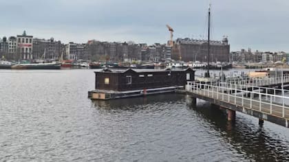 Ejemplo de casa flotante en Ámsterdam