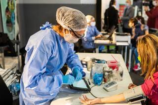 El sector Salud en tiempos de libertades y eficiencia