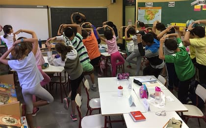 Ejercicios de equilibrio en el colegio primario Rayuela, en Madrid