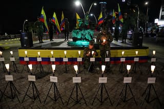 Ejército colombiano traslada a sus lugares de origen a víctimas de accidente de avión militar