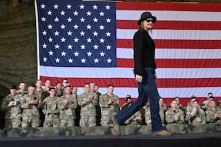 Ejército de EE.UU. revisa caso de helicópteros junto a la piscina del cantante Kid Rock