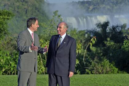 El 1 de agosto de 2001, recibió al primer ministro británico Tony Blair en las Cataratas del Iguazú