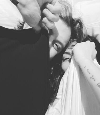 El 1 de enero, Sarah Shahi compartió su primera foto en Instagram junto a Adam Demos