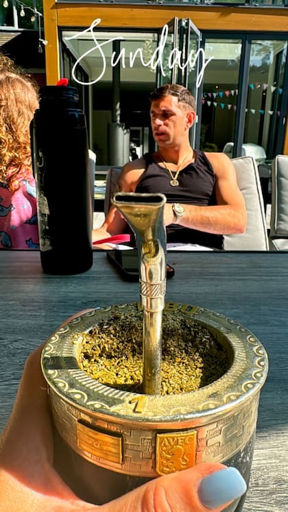 El "1", la bandera argentina y el escudo de Aston Villa, los detalles del mate de Emiliano Martínez