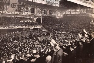 El 10 de abril de 1938, en el Luna Park, cerca de 20.000 nazis cantaron el himno nacional argentino haciendo el tradicional saludo nazi (Archivo Luna Park)