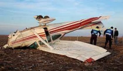 El 10 de septiembre de 2008, poco después de despegar de Paraná  rumbo a Córdoba, la avioneta en la que viajaba Alfredo De Angeli cayó a tierra