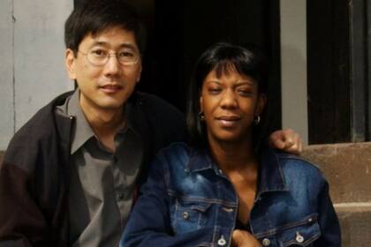 En 2002 Marcy Borders posó con el fotógrafo que tomó su imagen cubierta por el polvo en la Zona Cero