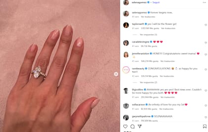 El 12 de diciembre del año pasado Selena anunció con esta foto su casamiento con Benny