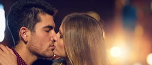 Por qué se conmemora el Día del Beso cada 13 de abril