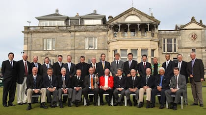 El 13 de julio de 2010, varios campeones del Open posaron en el Old Course de St. Andrews, en Escocia; el Maestro estuvo con Woods, Watson, Palmer y Player, entre otros