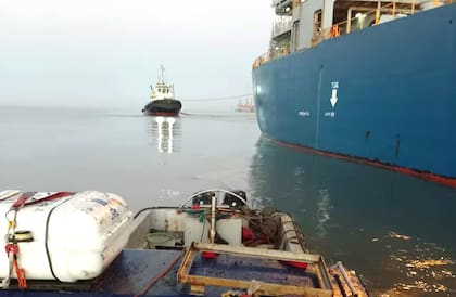 El 17 de enero pasado hubo un derrame de petróleo en Bahía Blanca, donde se hacen las descargas de los buques provenientes de Comodoro Rivadavia
