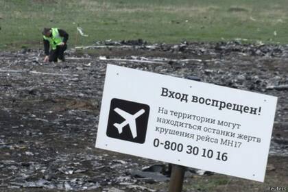 El 17 de julio de 2014, el vuelo de Malasia Airlines MH17 fue derribado sobre Ucrania y los restos de 298 pasajeros y la tripulación cayeron en una zona de guerra