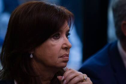 Cristina Fernández de Kirchner será la segunda exmandataria juzgada por presuntamente tratar de encubrir a quienes atacaron la AMIA