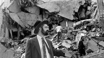El 18 de julio de 1994 estalló un artefacto en el edificio de la AMIA, en pleno centro de Buenos Aires. Más de 80 personas murieron y cerca de 300 resultaron heridas.