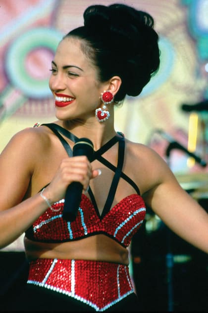 El 1997 se puso bajo la piel de la cantante Selena en la película que lleva el mismo nombre. A partir de entonces su carrera despegó.