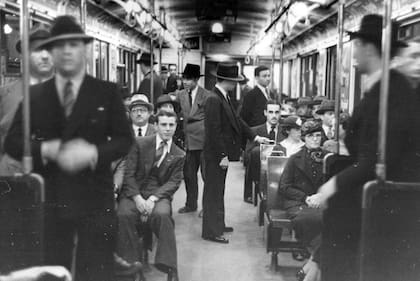 El 1° de diciembre de 1913 se inauguró el primer tramo del subterráneo de Buenos Aires que unía Plaza de Mayo y Plaza Once