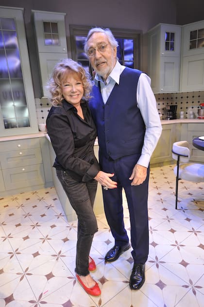 El 2025 no terminó de la mejor manera para Luis Brandoni: por algunos problemas de salud, al célebre actor y director le prohibieron hacer temporada en Mar del Plata. Lejos de bajar los brazos decidió volver a subirse al escenario en Buenos Aires, donde ayer -en el Multitabaris- fue la gran figura del reestreno de ¿Quién es quién? junto a Soledad Silveyra