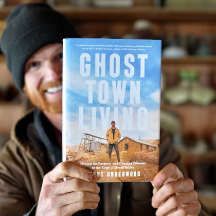 El 21 de febrero de 2024, Brent Underwood publicó su primer libro "Ghost Town Living"