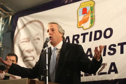 El 23 de abril de 2008, en la inauguración de un local del Partido Peronista en Ezeiza