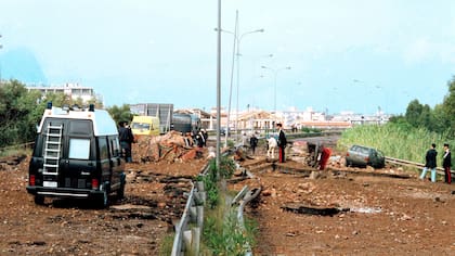 El 23 de mayo de 1992 es asesinado con un coche bomba el investigador antimafia Giovanni Falcone