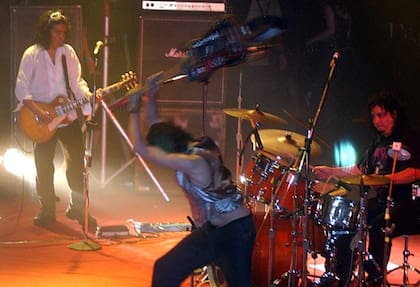 El 23 de octubre de 2003, Charly festejó su cumpleaños número 52 con un show en el teatro Opera, donde pateó y rompió varias guitarras y teclados