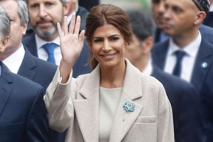 El 25 de mayo de 2017, en el Tedeum en la Catedral metropolitana, Juliana Awada lució una escarapela hecha con pequeñas piedras, creación de Celedonio.
