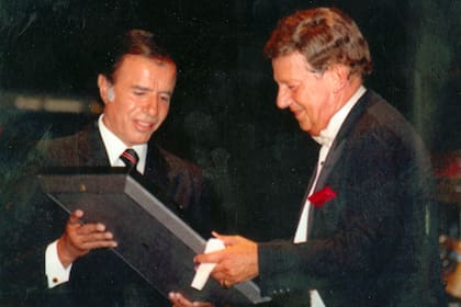 El 26 de abril de 1995 en el homenaje que se le rindió a Mariano Mores en el Teatro Colón.