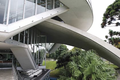 El 26 de abril de 1997, Ray Bradbury vino a la Argentina y pidió visitar el Planetario. 