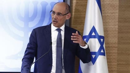 El 26 de febrero, el gobernador del Banco de Israel, Amir Yaron, dio una conferencia de prensa en la que anunció que mantendrán las tasas de interés en medio de la incertidumbre económica por la guerra en Gaza