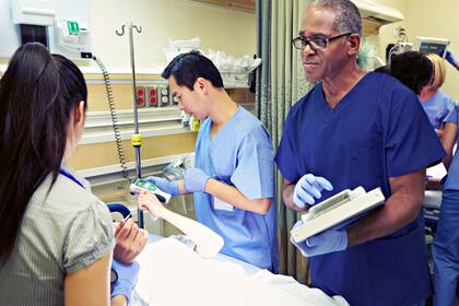 El 27% de los médicos hospitalarios son inmigrantes y en estados como Florida y California superan el 30%