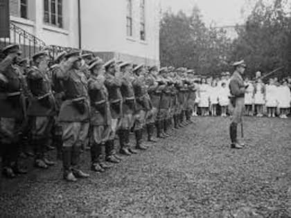 El 28 de Julio de 1938 se crea, por ley, la Gendarmería Nacional, con el primer propósito de terminar con el bandilaje chaqueño