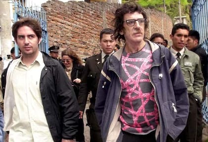 El 29 de diciembre de 2002, tras dos día de detención, sale luego de tener violento ataque de ira en el coliseo Rumiahui, de Quito donde golpeó micrófonos y equipos