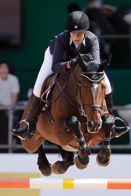 El 3 de diciembre de 2011, Athina en acción durante una competencia de salto celebrada en Río de Janeiro, Brasil.