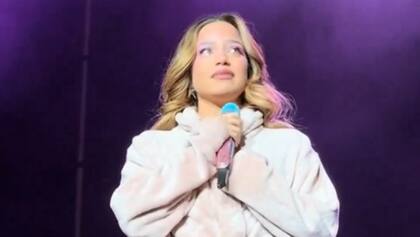 El 3 de mayo, Emilia salió al escenario a cancelar su show en el Movistar Arena