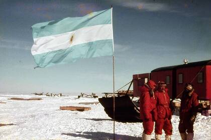 El 30 de enero de 1980 se inauguró la Base Belgrano III en la isla Berkner