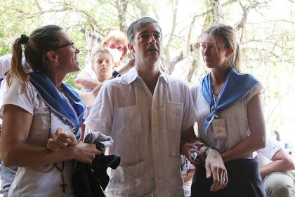 El 30 de octubre pasado Esteban Bullrich visitó el santuario de la Virgen del Cerro, en Salta, antes de someterse a una cirugía y se mostró muy movilizado