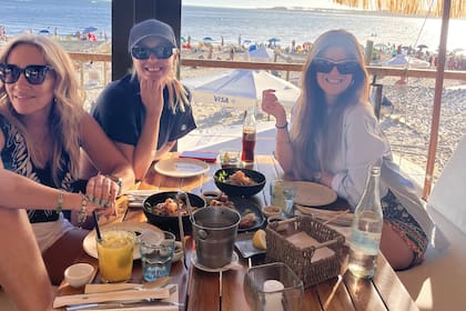 El 30 las mujeres siguieron los festejos en la playa. 
