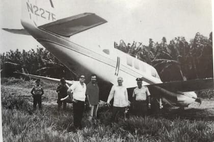 El 5 de abril de 1979, el avión en el que Valdés viajaba, traficando cocaína, cayó en la selva panameña; al accidente siguieron torturas y cinco años en prisión