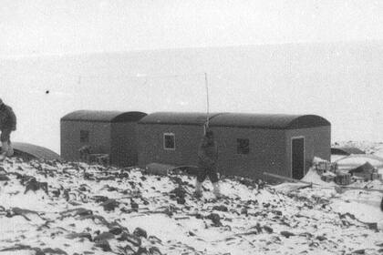 El 5 de febrero de 1979 la Base Belgrano II era instalada en el nunatak Bertrab