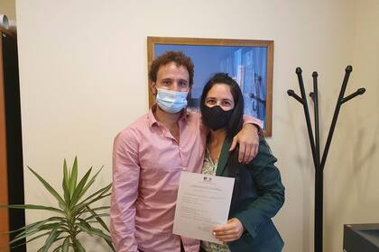 El 5 de mayo 2020, Martín y Ralu firmaron el PACS en el consulado francés (Pacto Civil de Solidaridad), para poder irse juntos.