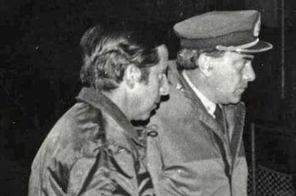 El 5 de mayo de 1982 volvieron a encontrarse en Ushuaia Pedro Galazi, segundo comandante del crucero General Belgrano, y el comandante del destructor Piedrabuena, Horacio Grassi.