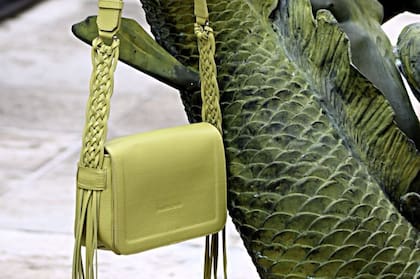 La firma comenzó con una inversión de US$5000 y un showroom en Fort Lauderdale