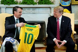 Bolsonaro y Trump se reunieron en Mar-a-Lago en marzo; uno de los funcionarios brasileños que asistió a la reunión contrajo coronavirus