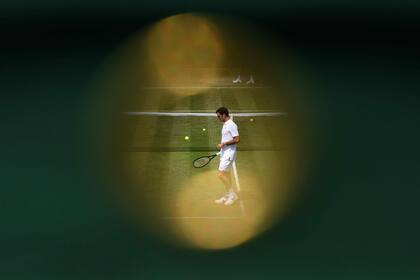 El 6 de julio de 2017, Roger Federer asiste a una sesión de práctica en el All England Lawn Tennis Club en Wimbledon, en Londres, en el cuarto día del Campeonato de Wimbledon