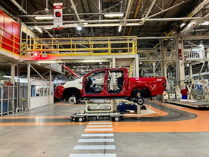 El 60% de la producción de las pick up Hilux y el SUV SW4 está automatizado